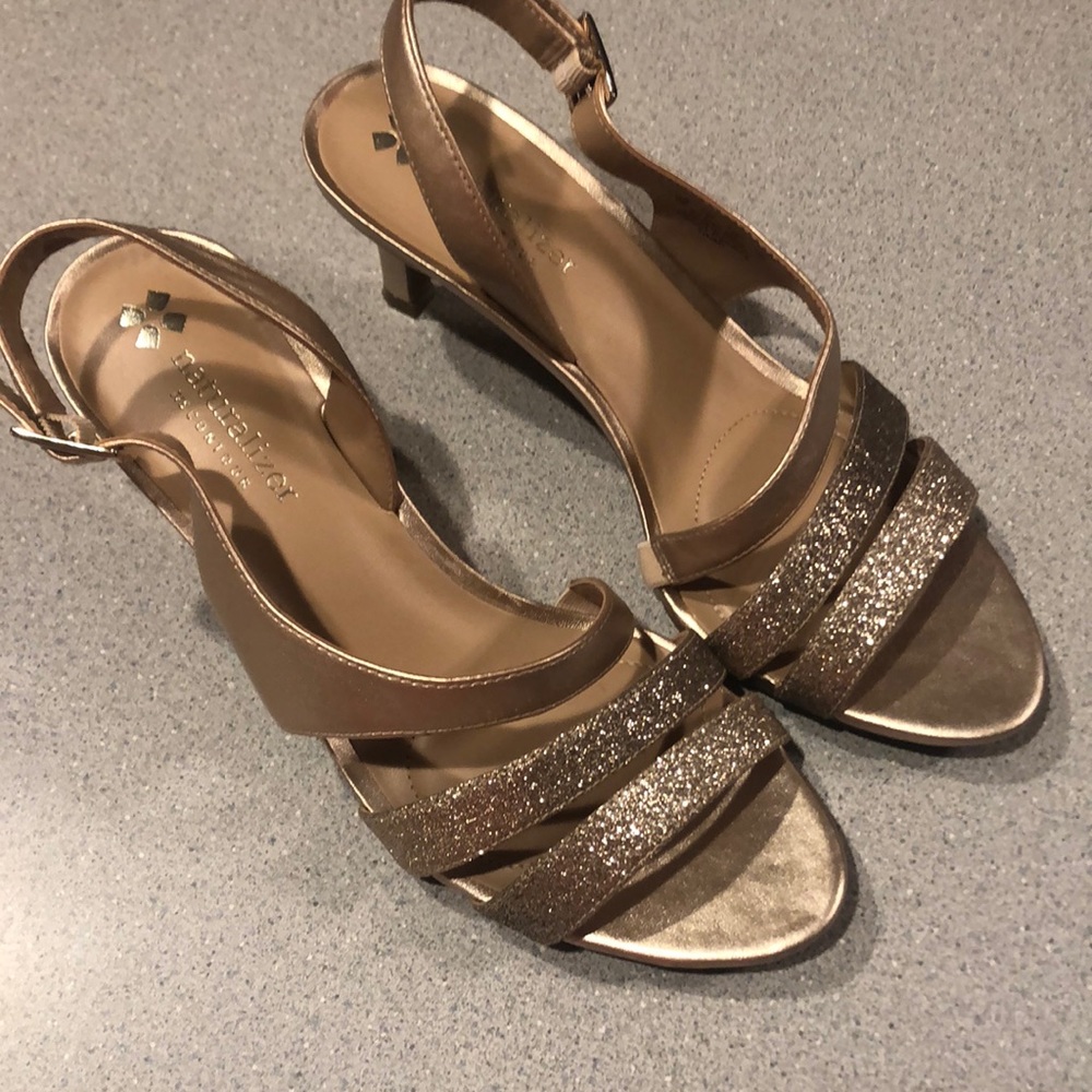 Naturalizer  8M Gold Tammi Dress Sandals with Gold Glitter Straps